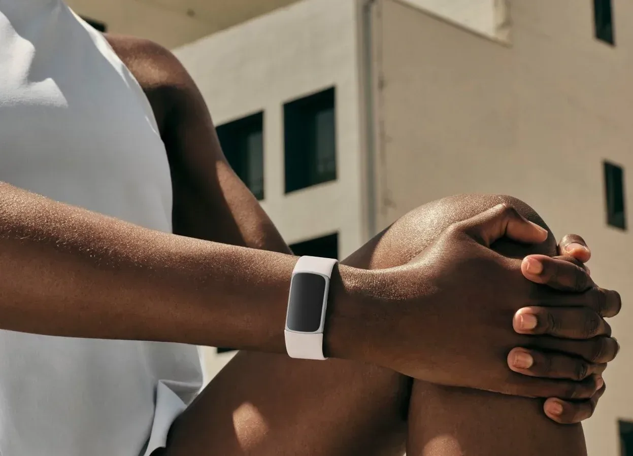 Fitbit Charge 6: lo que necesitas saber sobre el más reciente lanzamiento de Google