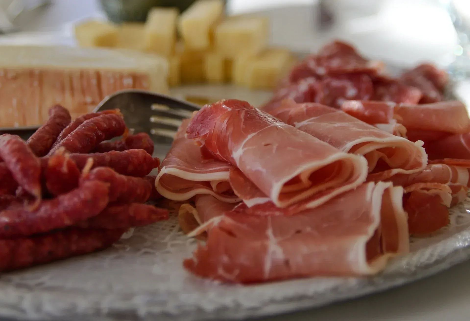 Nuevos estudios revelan que sustituir la carne procesada por frutos secos tiene un impacto positivo en la salud