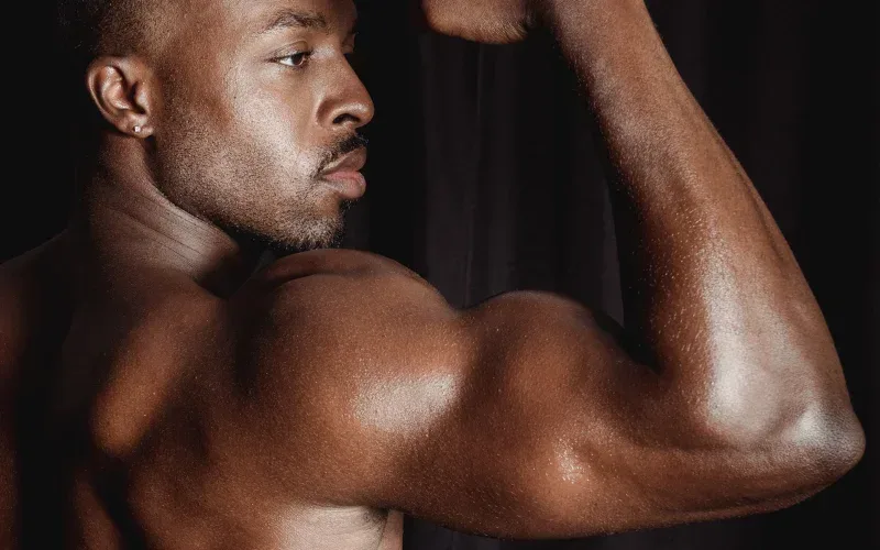 ¿Cómo ganar masa muscular? Descubriendo el método Entrenamiento completo VS. rutina dividida para ganar masa muscular