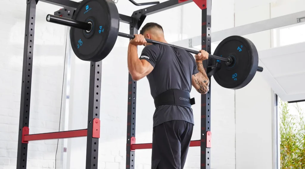 Colocar cinturón de fuerza correctamente