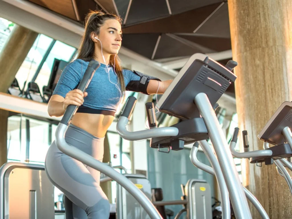 Aumenta tu resistencia con entrenamiento en bicicleta elíptica