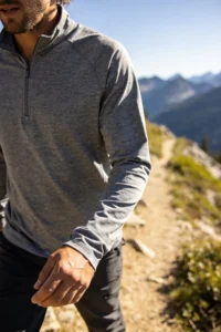 Camiseta tecnica de manga larga MEETWEE con proteccion UPF 50+ para trekking